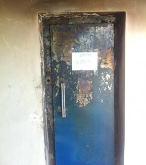Panică în blocul pensionarilor: Incendiu izbucnit în lift